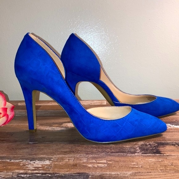 BCBG Shoes - BCBG Haleigh Blue Croc Suede Pumps Size 8.5